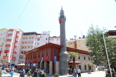 Çayeli'ndeki Tarihi Merkez Hacıbaşı Camii'nin Restorasyon Sonrası Açılışı Yapıldı