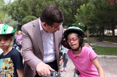Merkezefendi'den Özel Çocuklara Bisiklet Hediyesi