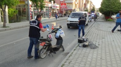 Minibüs Elektrikli Bisiklete Çarptı Açıklaması 1 Yaralı