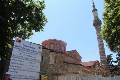 Ortahisar Fatih Camisi'nin Onarımı Sürüyor