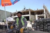 İNŞAAT İŞÇİLERİ - İnşaat İşçilerinin Zorlu Ramazan Mesaisi