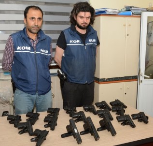 PKK'nın Silah Taşıyıcısı 18 Tabancayla Aksaray'da Yakalandı