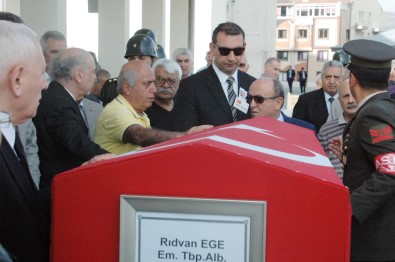 Prof. Dr. Rıdvan Ege Son Yolculuğuna Uğurlandı