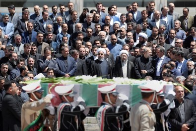 Tahran'da Terör Kurbanları İçin Cenaze Töreni