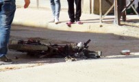 ZIRHLI ARAÇ - Zırhlı Araç İle Motosiklet Çarpıştı Açıklaması 1 Yaralı