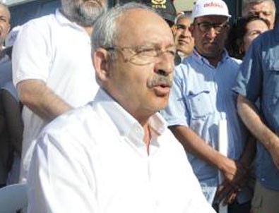 Kılıçdaroğlu ayet yazılı pankartla yürüdü