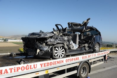 Otobanda TIR'a Çarpan Lüks Otomobilde Feci Son Açıklaması 2 Ölü 4 Yaralı