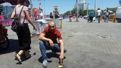 Taksim Meydanı'nda Asfaltta Yumurta Pişirdiler