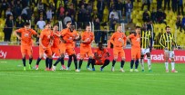 TUNAY TORUN - Başakşehir'de Defans Dağıldı