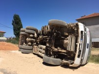 Bilecik'te Çakıl Yüklü Kamyon Devrildi