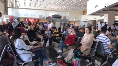İstanbul Uçağı Kalkış Yaptığı Havaalanına Geri Döndü