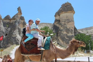 Kapadokya'da Deve Turları Büyük İlgi Görüyor