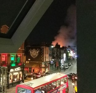 Londra'nın Ünlü Camden Lock Market'inde Büyük Yangın
