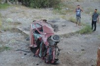 DİKKATSİZLİK - Otomobil MOBESE Direğine Çarptı Açıklaması 1 Yaralı