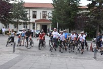 Şehitler İçin Pedal Çeviren Bisikletçiler Kızılcahamam'da