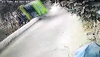 TUR OTOBÜSÜ - Tur Otobüsü Devrildi Açıklaması 9 Ölü, 25 Yaralı