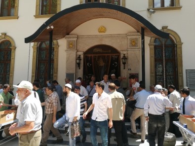 Bakan Işık Fevziye Camii'nde Cenaze Namazına Katıldı