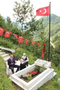 Başkan Sağıroğlu'ndan Demokrasi Şehidinin Mezarına Ziyaret