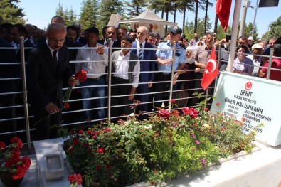 Kahraman Şehit Ömer Halisdemir'in Mezarına Ziyaret