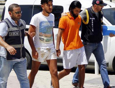 Alanya'da gasp dehşeti: Altından Belçikalı turistler çıktı