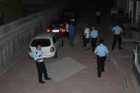 ALKOLLÜ SÜRÜCÜ - Alkollü Sürücü Mahalleyi Ve Polisi Çileden Çıkardı