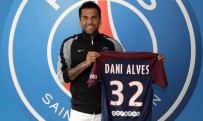 JUVENTUS - Daniel Alves, Resmen Paris Saint-Germain'de