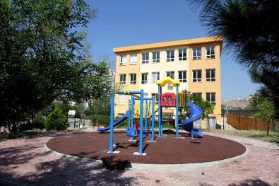 Karşıyaka'nın Okulları Yenileniyor