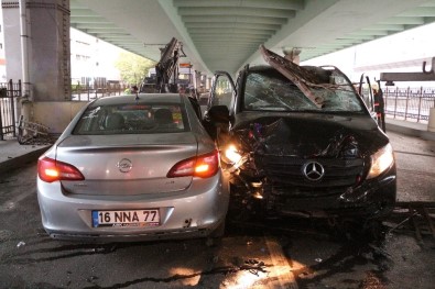 Mecidiyeköy'de Trafik Kazası Açıklaması 1'İ Ağır, 3 Yaralı