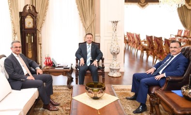 Başkan Köşker Vali Aksoy'u Ziyaret Etti