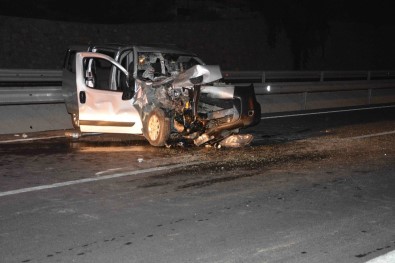 Dalaman'da Otomobil Kamyona Arkadan Çarptı; 4 Yaralı