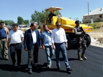 YAŞANABİLİR KENT - Erciş'te Yol Asfaltlama Çalışması