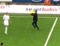 PKK - Galatasaray maçında skandal görüntüler: PKK’lılar sahaya girdi!