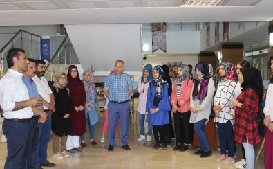 İhlas Haber Ajansı Fotoğrafları Gençlik Merkezinde Sergilendi