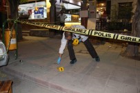 NIĞDE MERKEZ - Niğde'de Kafe Önünde Bıçaklı Kavga Açıklaması 1'İ Ağır 2 Yaralı