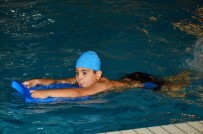 Pursaklar'da Yüzme Kursuna Büyük İlgi