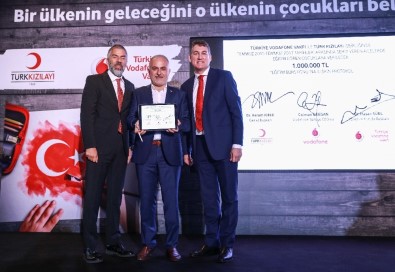 Türkiye Vodafone Vakfı Ve Türk Kızılayı'ndan Şehit Ailelerine Destek