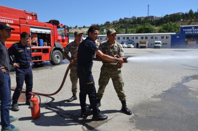 Bozüyük Belediyesi İtfaiyesinden 6 Askere Yangın Eğitimi
