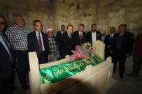 BAYBURT ÜNİVERSİTESİ REKTÖRÜ - Dede Korkut, Mezarı Başında Anıldı