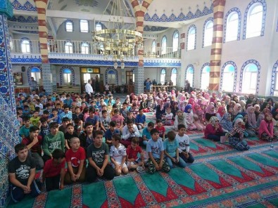 Minik Yürekler 15 Temmuz Kahramanları İçin Camiyi Doldurdular