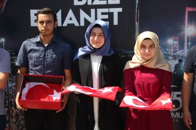 Şehit Ailelerinden Aldıkları Bayrakları Cumhurbaşkanı Erdoğan'a Götürecekler