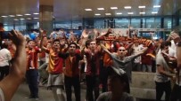 Atatürk Havaalanı'nda Galatasaray Yönetimine Protesto
