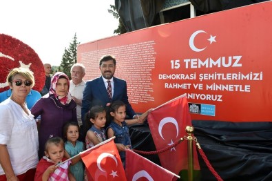 Beşiktaş'a Dikilecek '15 Temmuz Anıtı'nın Maketi Sergilendi