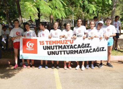 Diyarbakır'da 15 Temmuz Demokrasi Zaferi Ve Şehitleri Anma Halk Koşusu Yapıldı