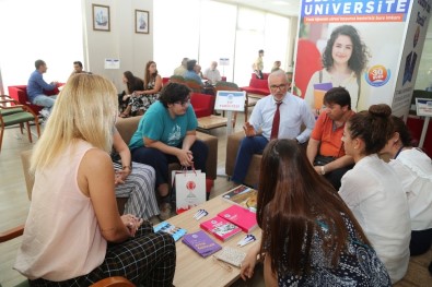 İAÜ, 81 İlde 260 Tercih Merkezi'nde Öğrencilere Rehberlik Ediyor