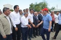 Iğdır'da 30 Metrelik Bayrak Göndere Çekildi