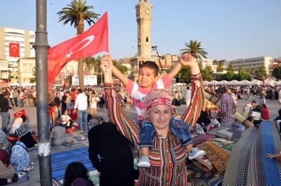 İzmir'de 15 Temmuz Şehitlerini Anma, Demokrasi Ve Milli Birlik Günü