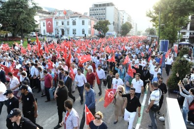 On Binler Bayrak Yürüyüşünde Buluştu