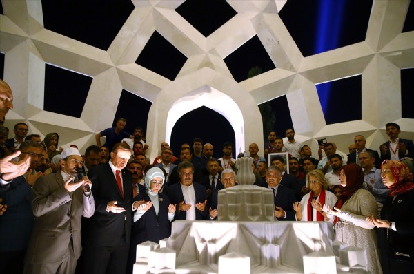 Cumhurbaşkanı Erdoğan, Şehitler Anıtı'nın açılışını yaptı