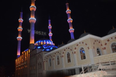 Bilecik'te Tüm Camilerde Sala Okundu