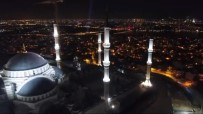 Çamlıca Camii Ve Eyüp Sultan Camii Sela Okunurken Havadan Görüntülendi
